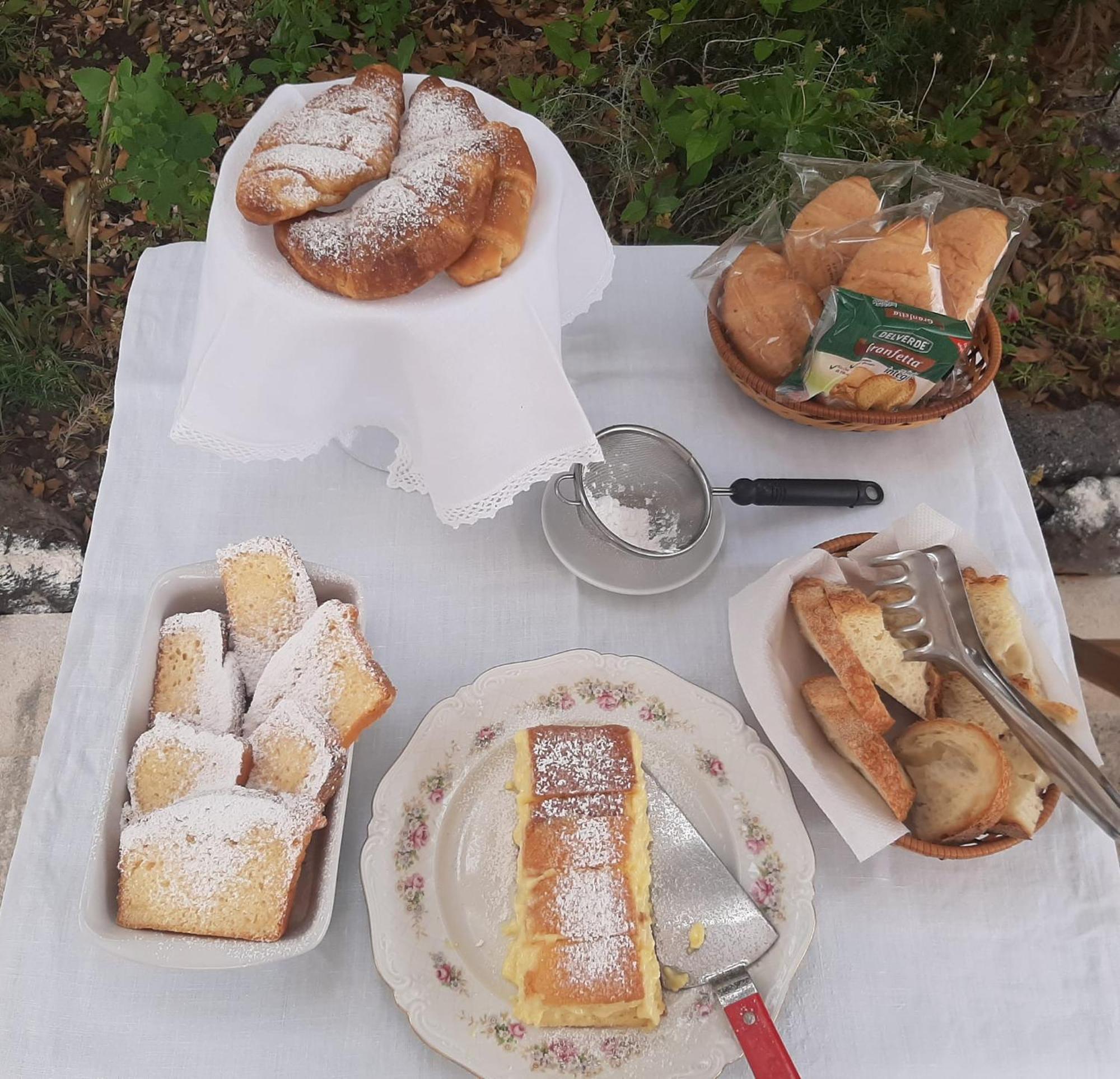 B&B Il Giardino Del Barone Pozzomaggiore Buitenkant foto