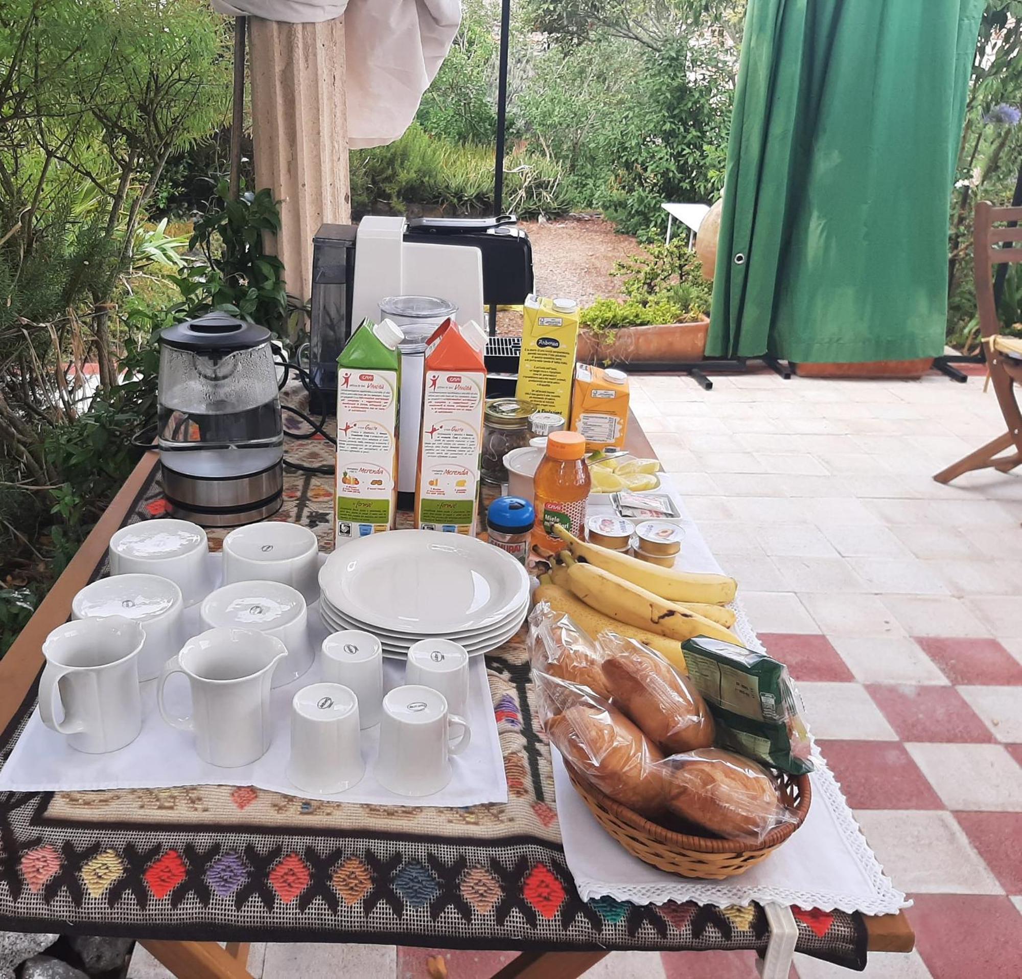 B&B Il Giardino Del Barone Pozzomaggiore Buitenkant foto